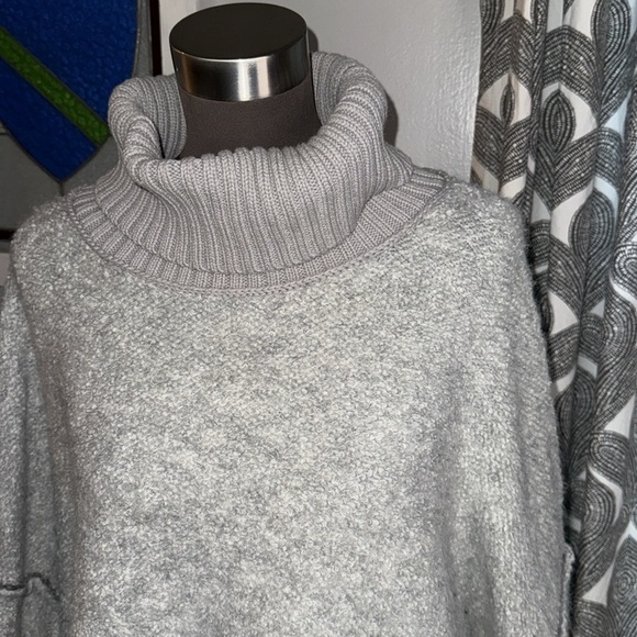 Free People Oversized Milo Tunic Sweater in Heather Grey size medium - Picture 3 of 10